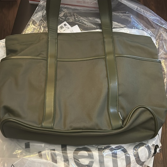 Daily Multi-Pocket Canvas Tote Bag 20L
Leather Alternative - Picture 7 of 7